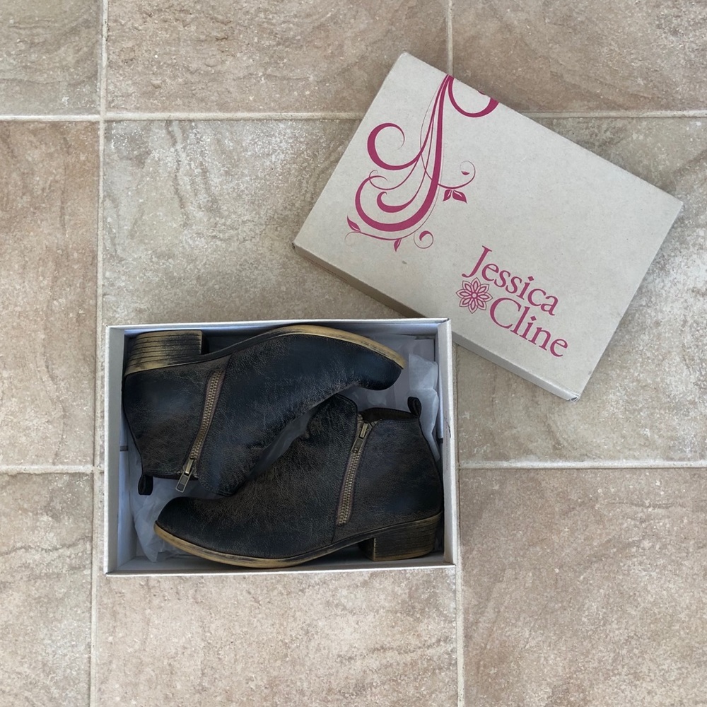 Double zipper ankle boots